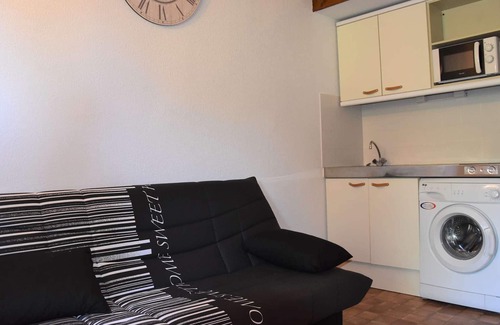 Gruissan Apartment | Cozy Studio with Mezzanine, Terrace, Pool Access & Parking, 300m from Grazel Beach