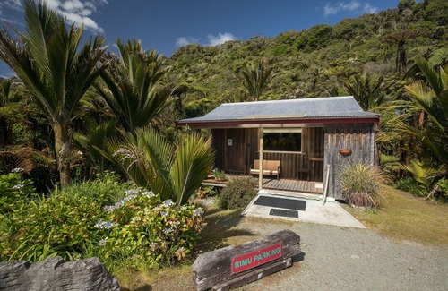 Punakaiki Cottage | Cozy studio with outside bath tub