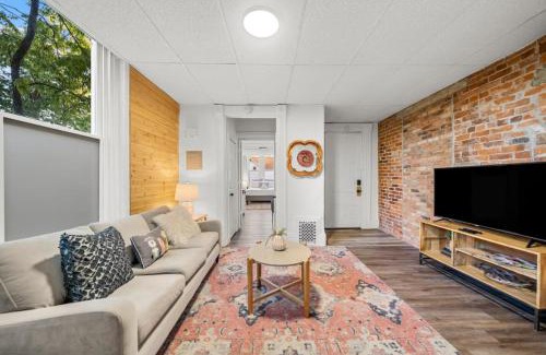 Mount Auburn Apartment | Cozy Studio with Parking - Near UC, Zoo, Downtown