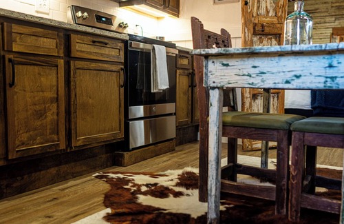 Fort Worth Apartment | Cozy studio with queen pullout sofa on scenic working ranch in Fort Worth.