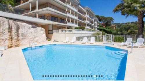 Cannes La Bocca Apartment | Cozy studio with sea view, swimming pool and greenery
