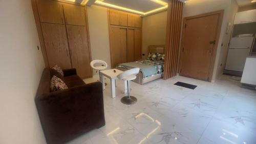 Quartier Administratif Apartment | Cozy studio with terrace Hassan