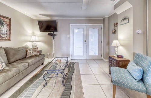 Corpus Christi Apartment | Cozy studio with pool access, central AC, and private washer/dryer