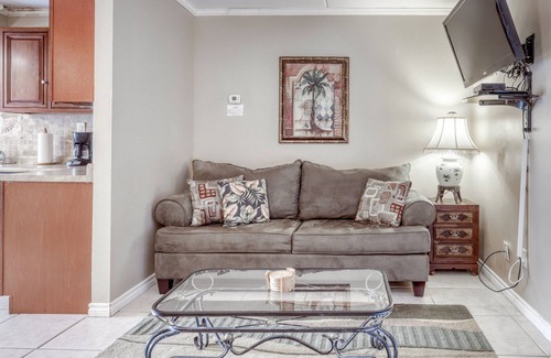 Corpus Christi Apartment | Cozy studio with pool access, central AC, and private washer/dryer