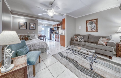Corpus Christi Apartment | Cozy studio with pool access, central AC, and private washer/dryer
