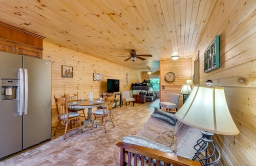 Tellico Plains Apartment | Cozy studio with AC and WiFi in enchanting Tellico Plains - Sleeps 5