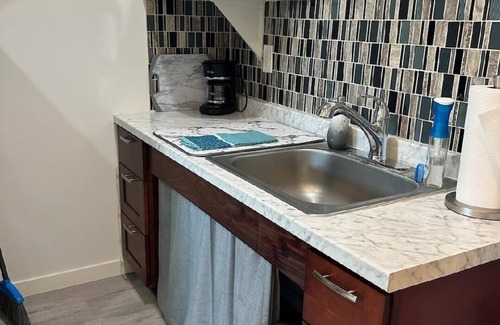 Kailua-Kona Apartment | Cozy studio with WiFi and AC that is within walking distance of Magic Sands Bch