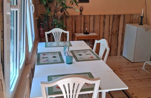 Hultsfred Cabin | Cozy Stuga in the forest with lake view, close to Astrid Lindgren's World