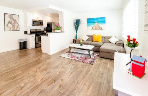Wilshire Apartment | Cozy Stylish 1-Bedroom In Hollywood With Free Gated Parking