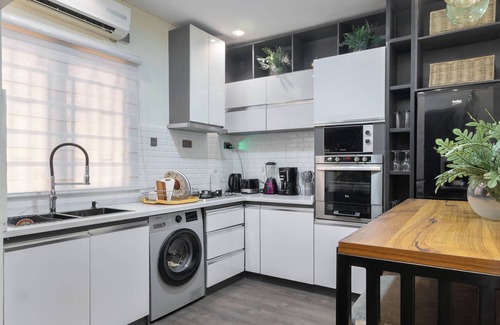 Ikeja House | Cozy & Stylish 2BR Bungalow with AC, WiFi & 24/7 Power & Full Kitchen in Lagos.