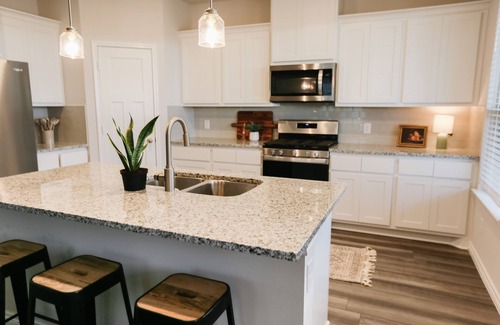 Wellborn House | Cozy, Stylish, 3 bedroom home in Aggieland! 8 min to Kyle Field