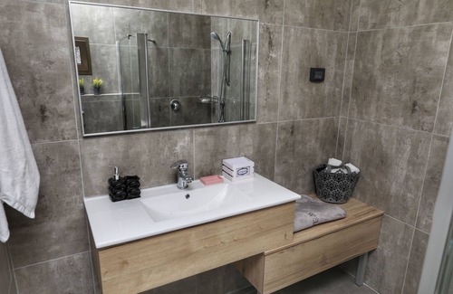 Haifa Apartment | Cozy & stylish. Close to Baha'i gardens and German colony