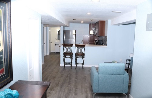 Aurora Highlands House | Cozy & Stylish Walkout Basement Apartment