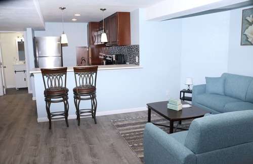 Aurora Highlands House | Cozy & Stylish Walkout Basement Apartment