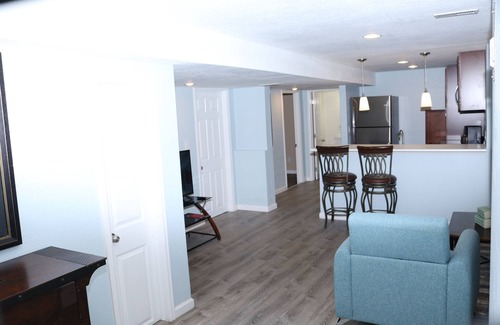 Aurora Highlands House | Cozy & Stylish Walkout Basement Apartment