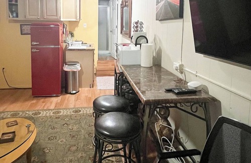 Center City West Apartment | Cozy Suite #105