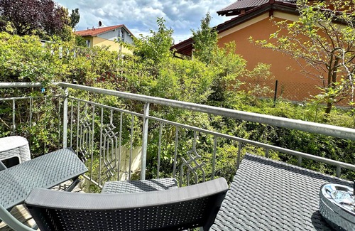 Munchen District Apartment | Cozy suite for 2 | Balcony | Kitchen | Parking | Quiet