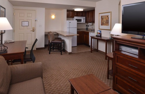 Plainfield Condo | Cozy Suite | Free Breakfast + Pool