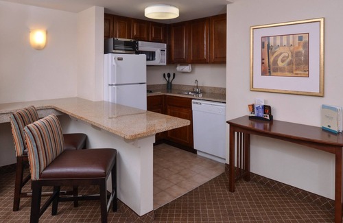 Plainfield Condo | Cozy Suite | Free Breakfast + Pool