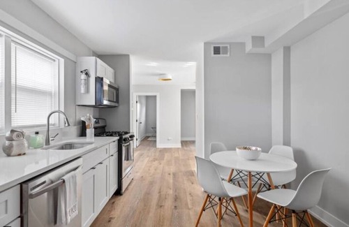 Riverside Apartment | Cozy Suite, Newly Renovated in Berwyn/Forest Park Area