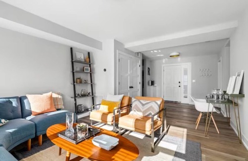 Riverside Apartment | Cozy Suite, Newly Renovated in Berwyn/Forest Park Area