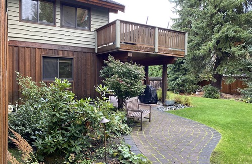 Whistler Apartment | Cozy Suite w/Landscaped Yard - Mtn Views - Near Lost Lake Trails & Tennis Crts