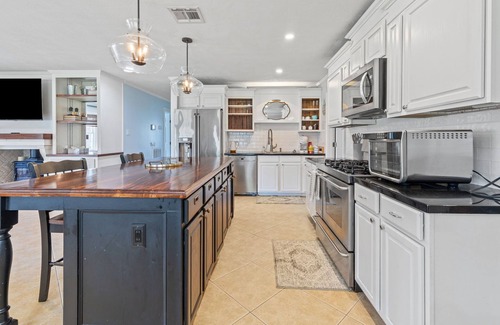 Sulphur House | Cozy Sulphur Getaway, Pool & Basketball Court