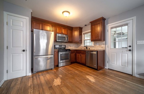 Fairfield House | Cozy summer house 4 bed & 2 baths - Weekly rental