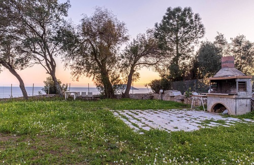Pylos-Nestoras House | Cozy Summer Retreat - Perfect Location & BBQ