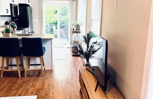 Rollinsford Apartment | Cozy sunlit apartment steps from downtown Dover. Parking included