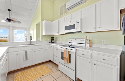 Point Lookout Cottage | Cozy Sunrise Waterfront 2-bedroom Cottage & Dock. Serene Point Lookout/Scotland
