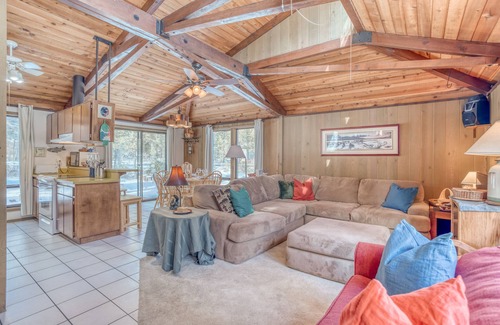 Sunriver House | Cozy Sunriver Cabin w/Wood Burning Fireplace, Wifi, and 2 King Beds. Sleeps 4