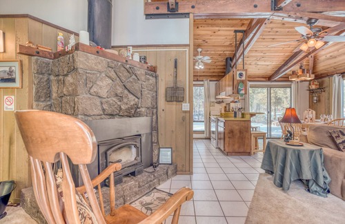 Sunriver House | Cozy Sunriver Cabin w/Wood Burning Fireplace, Wifi, and 2 King Beds. Sleeps 4