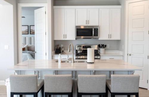 Washington House | Cozy Sweet Retreat Brand New Private Home w Spa Game Room and Firepit