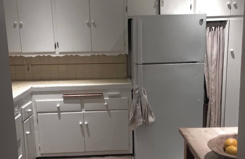 Miracle Mile Apartment | Cozy Sweet Spanish-style 1-bedroom apartment in beautiful Los Angeles