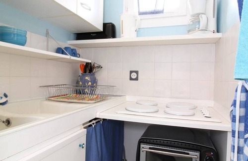 Balaruc-les-Bains Apartment | Cozy T1 Apartment with Garage - Quiet Area, South-Facing Loggia, Fully Equipped - Balaruc-les-Bains