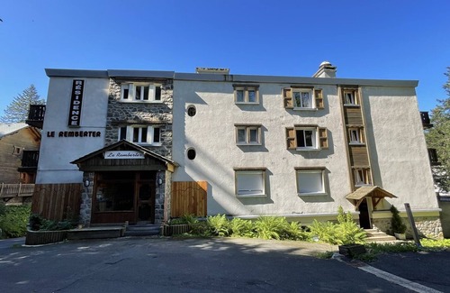 Laveissiere Apartment | Cozy T2 with Pool, Near Slopes, Parking & Pet-Friendly