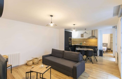 Cauterets Apartment | Cozy T3 Apartment in Cauterets, Sleeps 8, Balcony & Ski Nearby