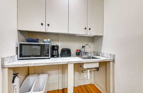 Old Seminole Heights Apartment | Cozy Tampa Studio - Walk to Riverfront Parks!