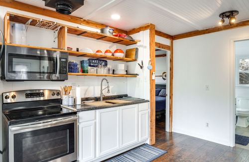 Smithville Cabin | Cozy Tennessee Cabin w/Deck, Grill & Fireplace!