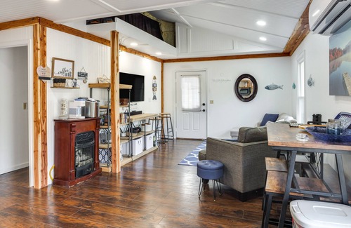 Smithville Cabin | Cozy Tennessee Cabin w/Deck, Grill & Fireplace!