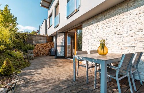 Jirin Villa | Cozy terraced house with infra sauna and parking