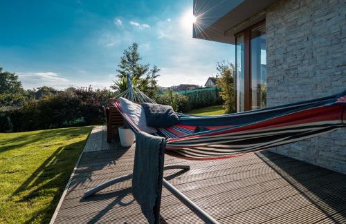 Jirin Villa | Cozy terraced house with infra sauna and parking