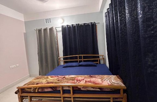Siliguri Apartment | Cozy Third-Floor Room w Balcony