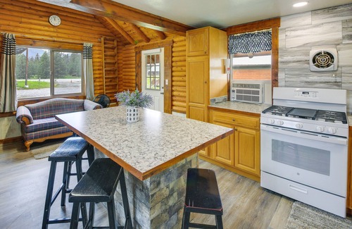 Thompson Falls Cabin | Cozy Thompson Falls Cabin w/Mountain Views
