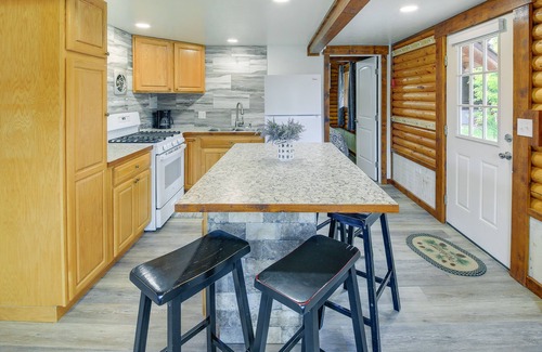 Thompson Falls Cabin | Cozy Thompson Falls Cabin w/Mountain Views