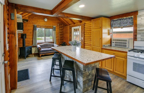 Thompson Falls Cabin | Cozy Thompson Falls Cabin w/Mountain Views