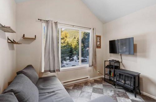 Ashford House | Cozy Tiny Home Steps Away From Mt. Rainier