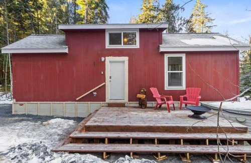 Ashford House | Cozy Tiny Home Steps Away From Mt. Rainier