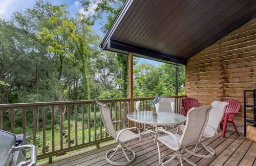 Paris House | Cozy Town Retreat LowerUnit with Deck Area and BBQ